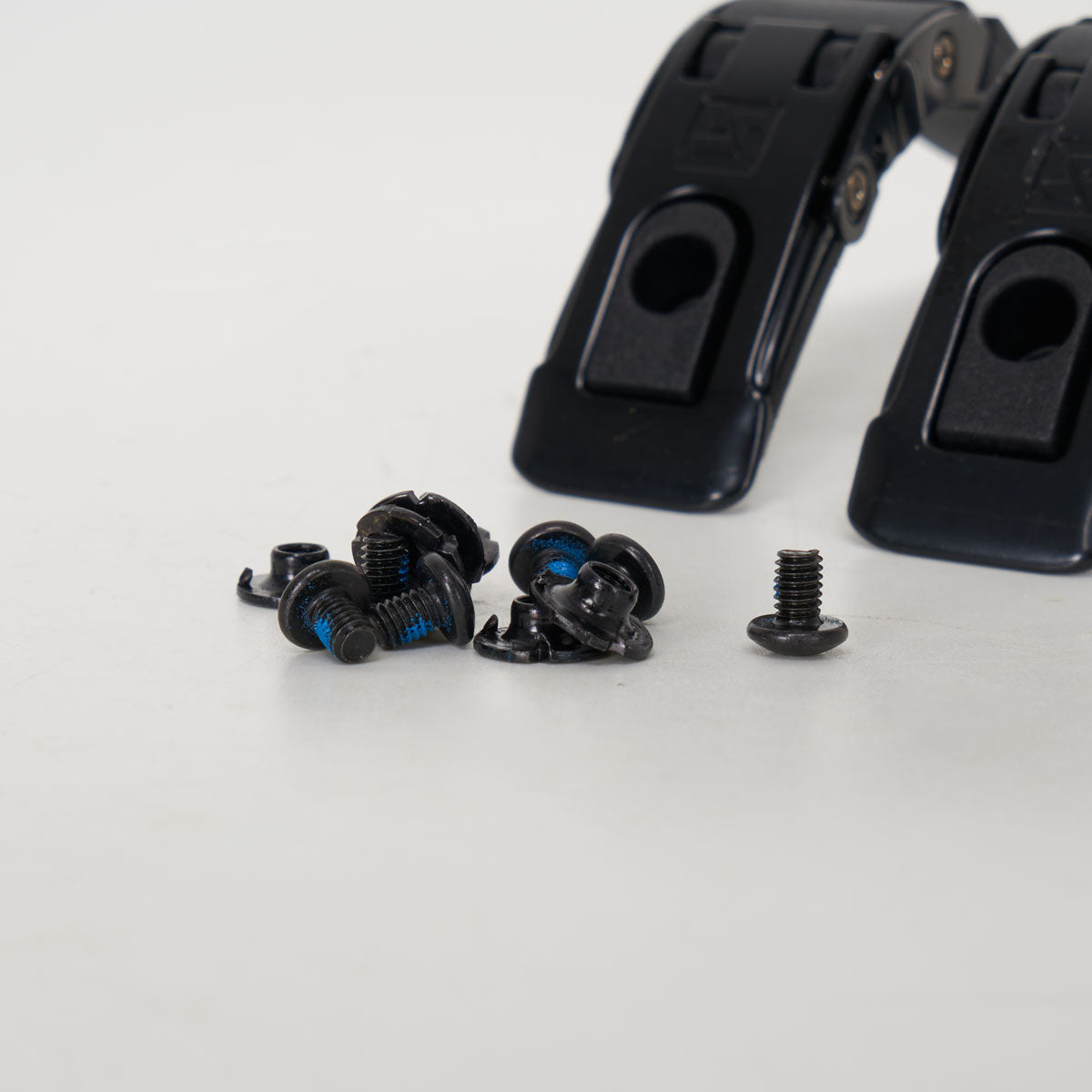 Kizer Supreme Aluminium Buckle Set - Complete Set (Black)