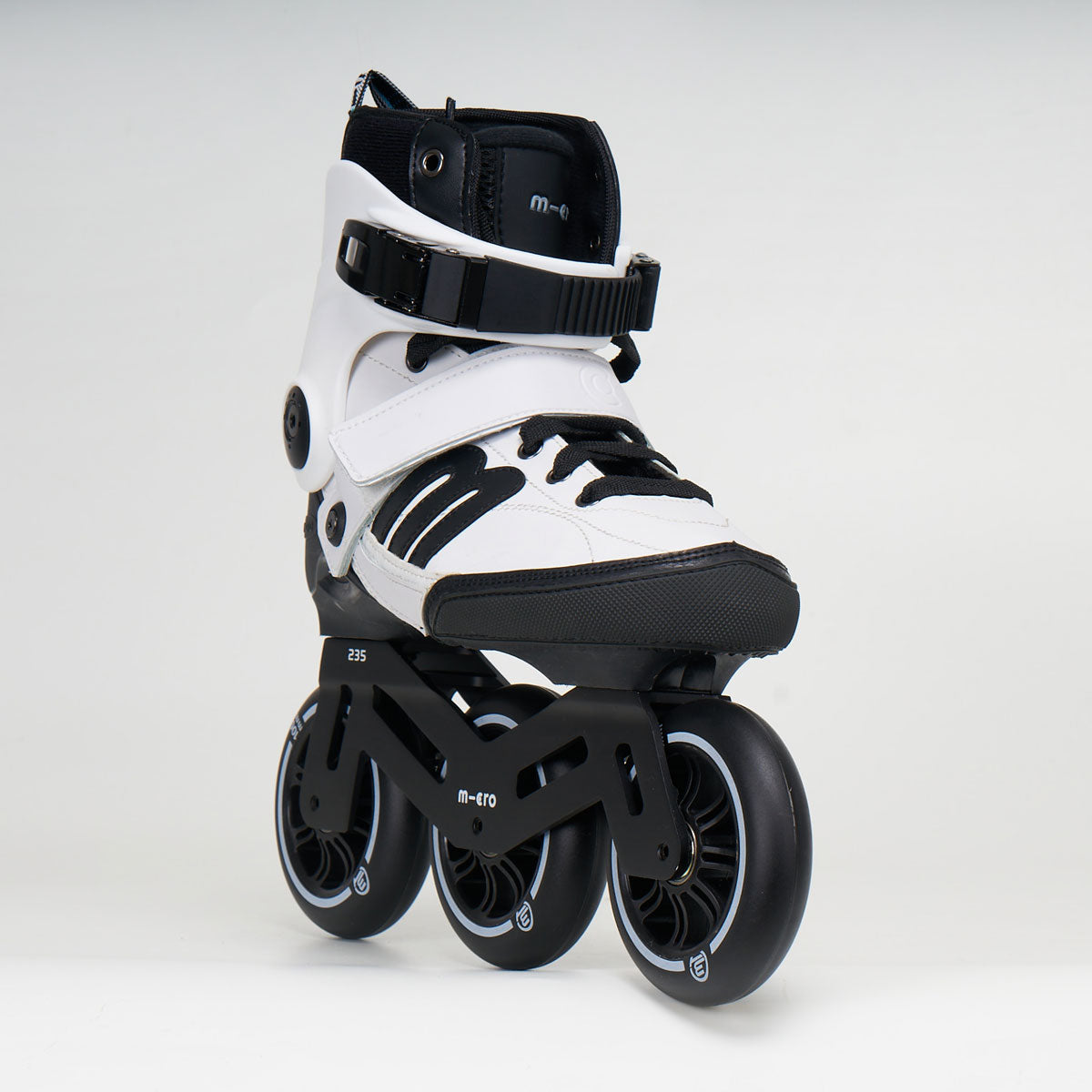 Micro 'Beat' Skates - Black/White