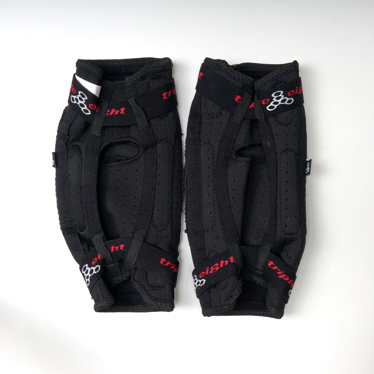 Triple Eight Exoskin Gasket Kneepads - Loco Skates