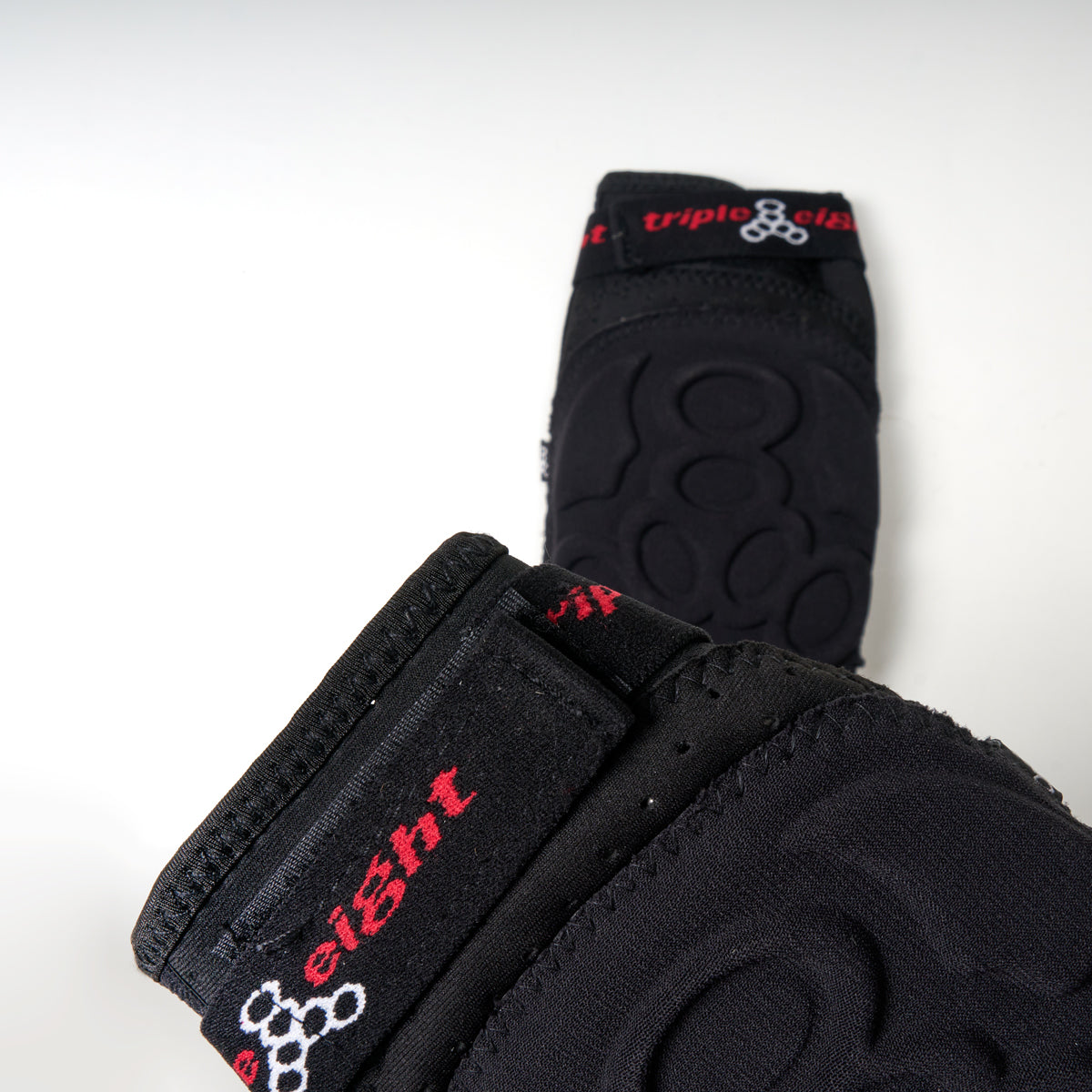 Triple Eight Exoskin Gasket Kneepads - Loco Skates