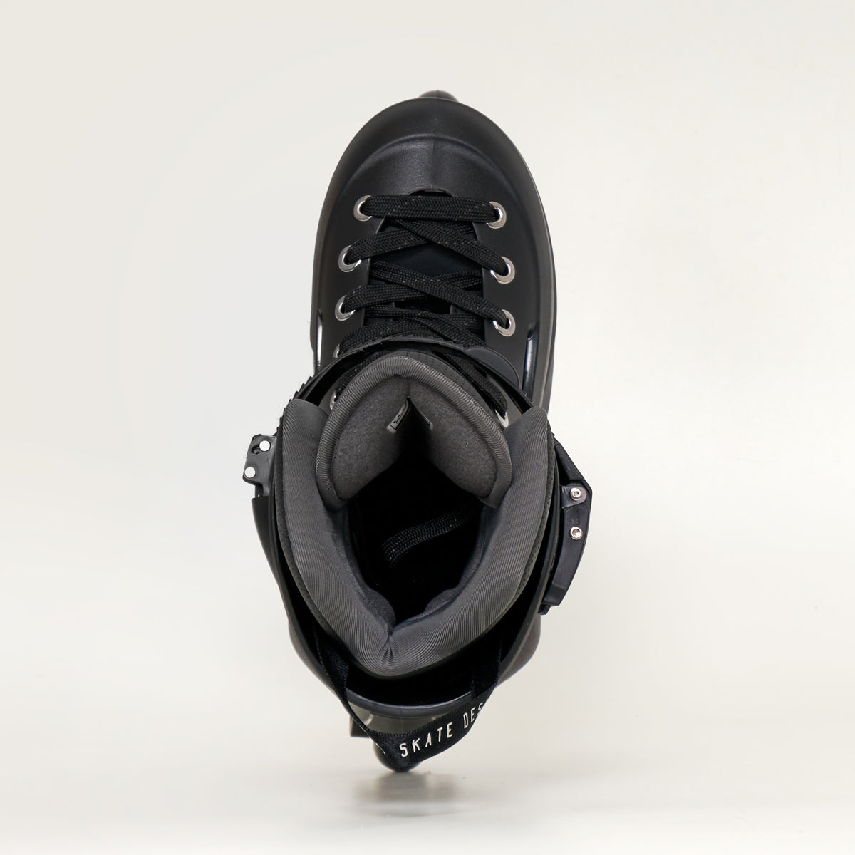 USD Sway Chess Skates - Black