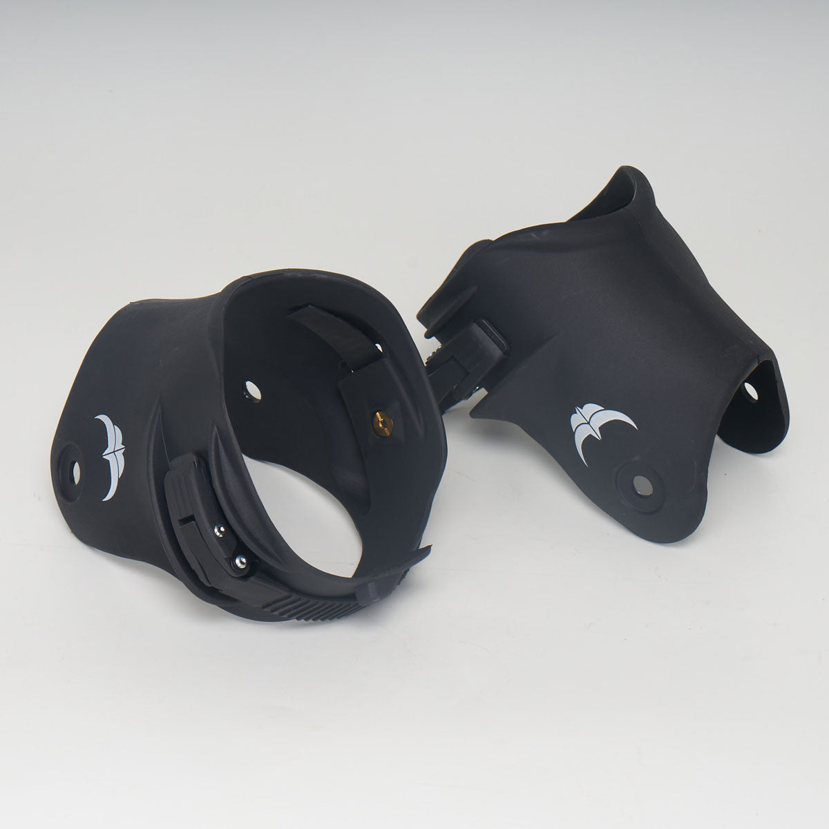 Razors V-Cut Cuffs - Black with black buckle