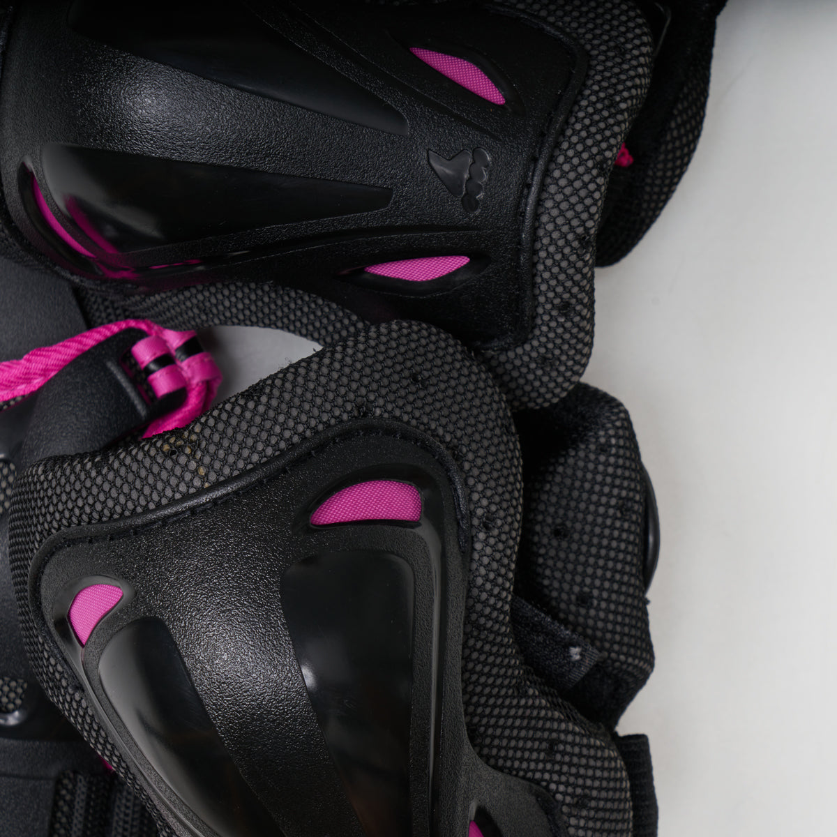 Rollerblade Skate Gear Jnr Black / Pink Pad Set